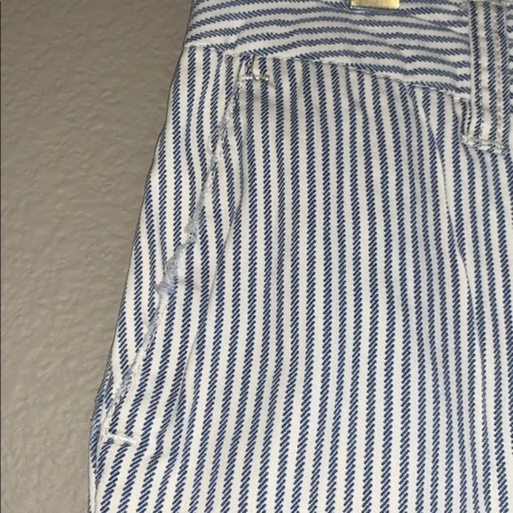AEO White w/ Navy Stripes Bermuda Shorts Size 4 - Picture 6 of 7